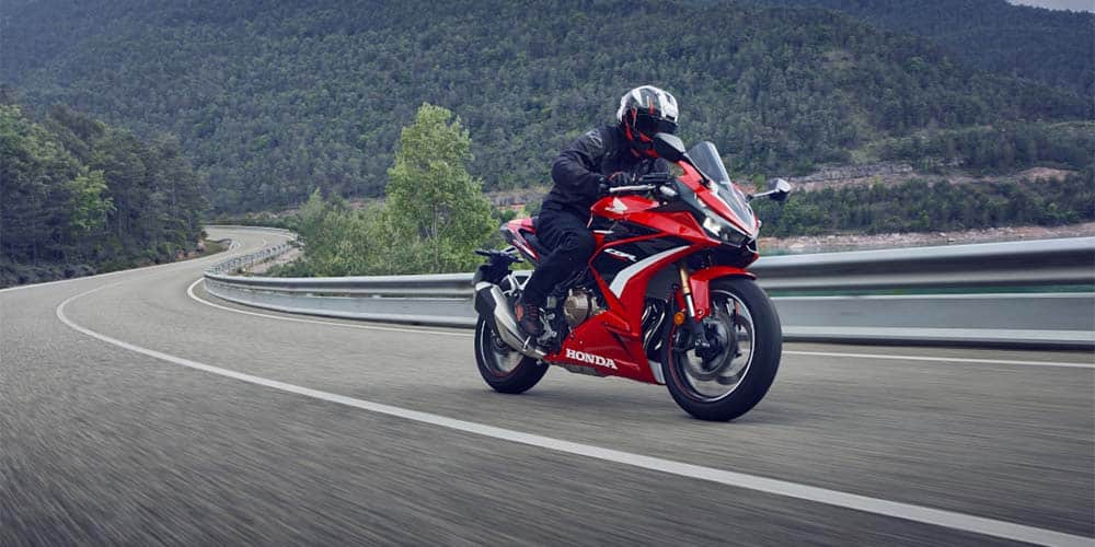Honda CBR500R på veien