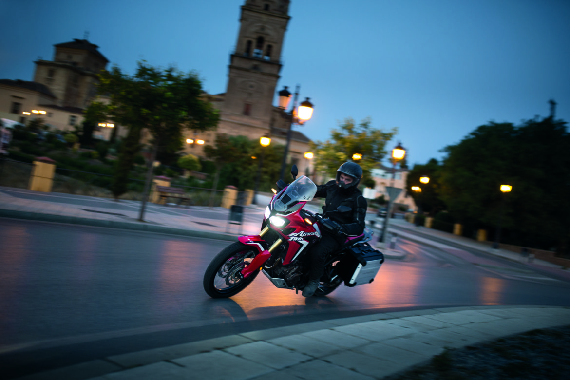 CRF1000L_AT_2016_Dynamic_057