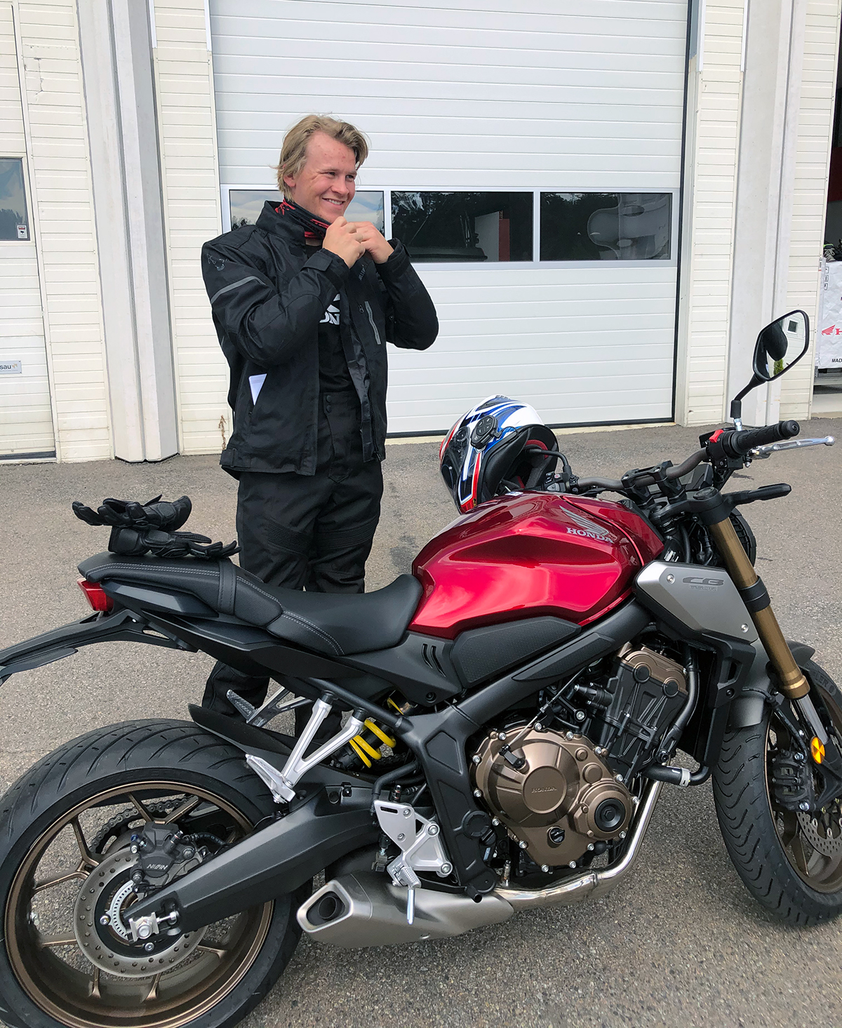 Timon Haugan pendling ved overrekkelse