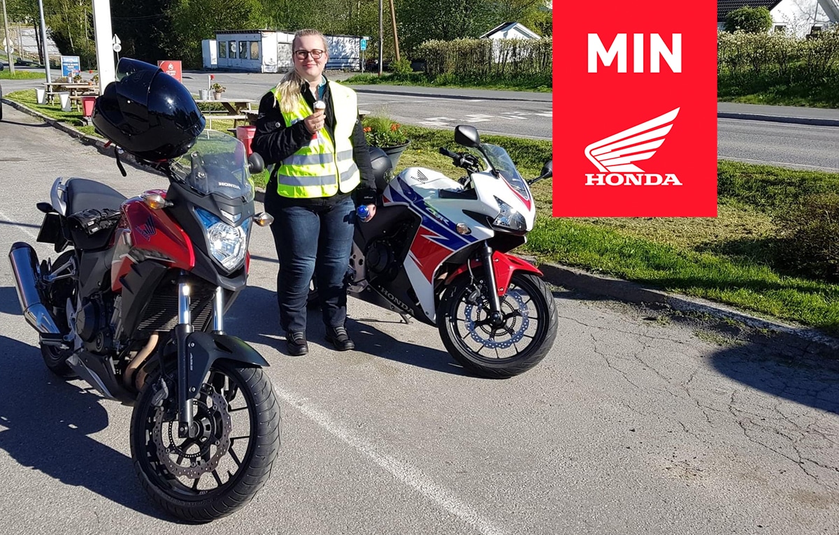 Anna Maria Andersen ved siden av sin Honda CBR500R