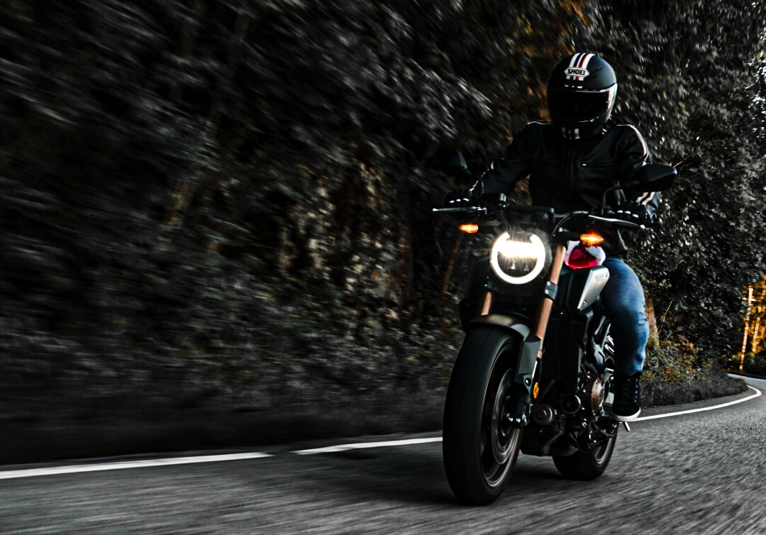 Timon Haugan på sin honda cb650r